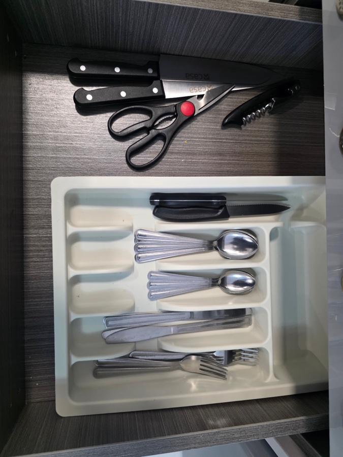 Cutlery drawer